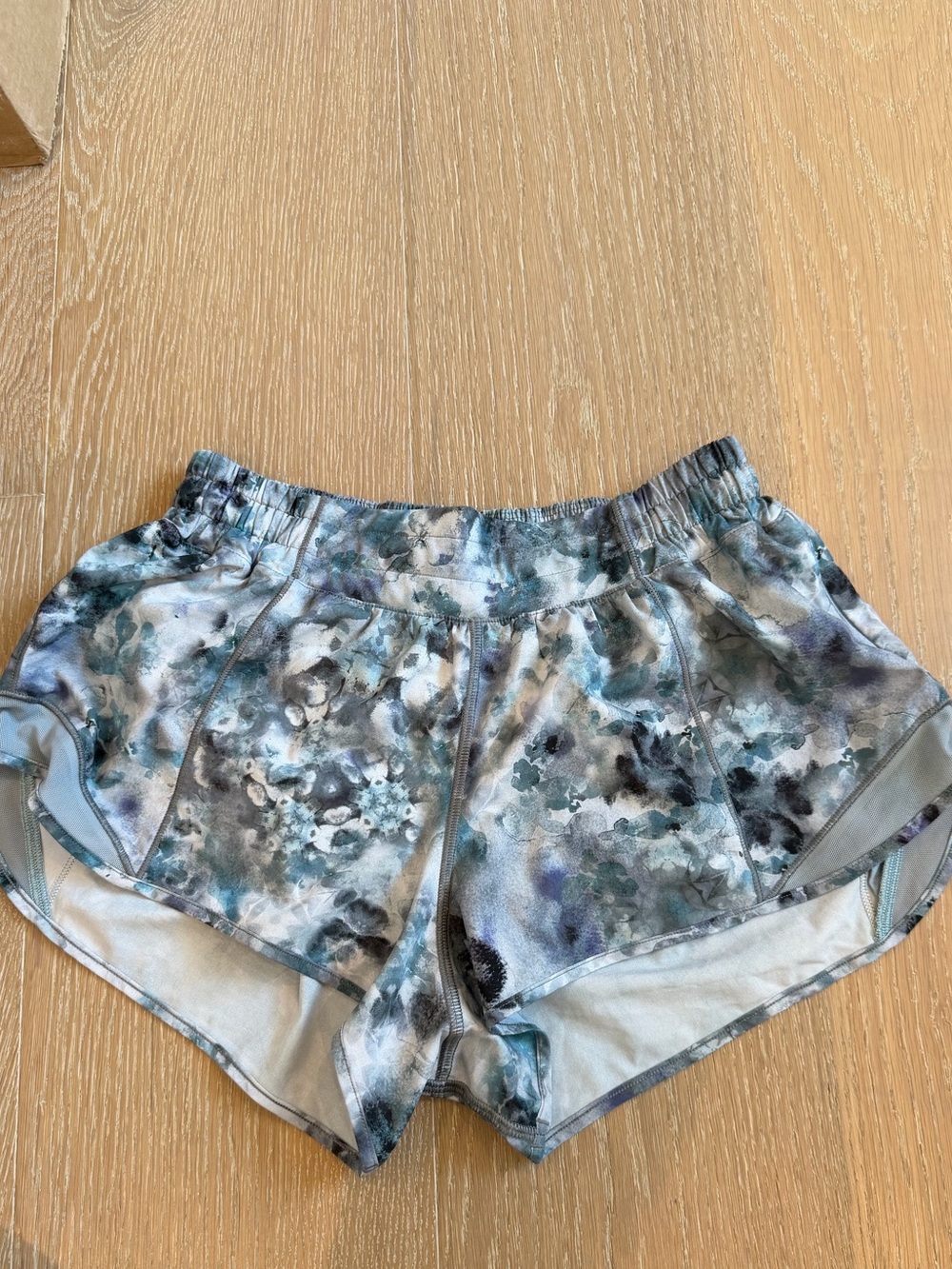 2.5” Lululemon Women's Blue Multi-Print Athletic Shorts